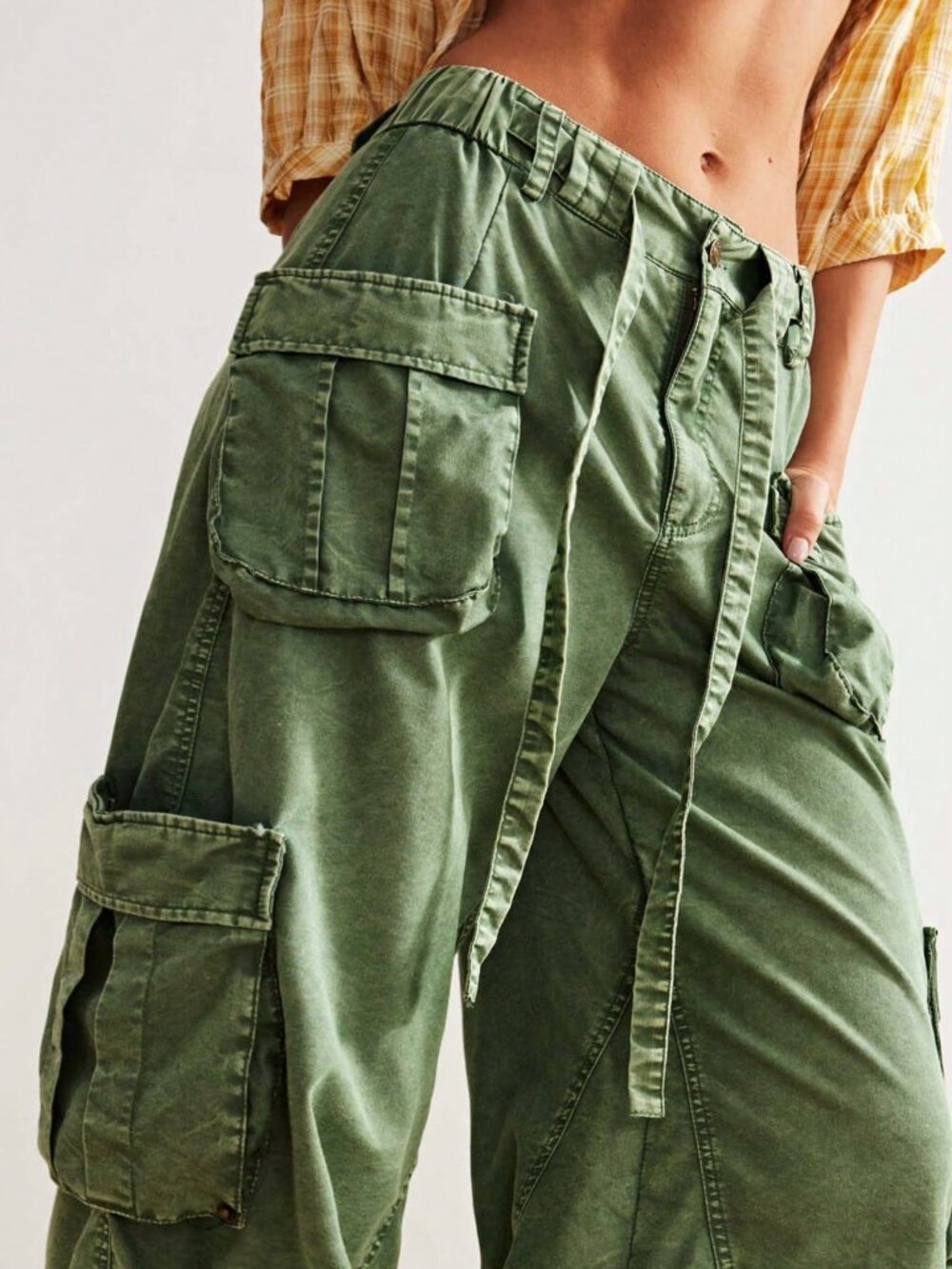 Green Casual Women's Woven Loose Drawstring Waist Low-Rise Wide Leg Cargo Pants - Picture 3 of 10
